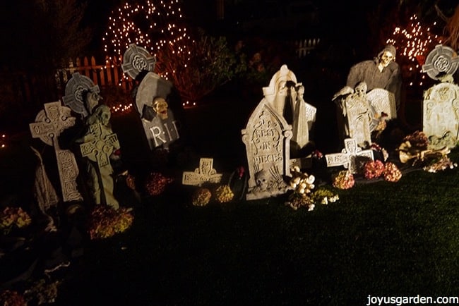  Що потрібно для створення моторошного кладовища на Хелловін